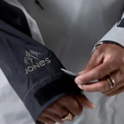 Veste Snow Jones Mountain Surf Anorak Frosti Blue 23 Veste Snow Jones Mountain Surf Anorak Frosti Blue -Ski Promotion Boutique Jones Snowboards Mountain Surf Anorak Frosti Blue 9 1